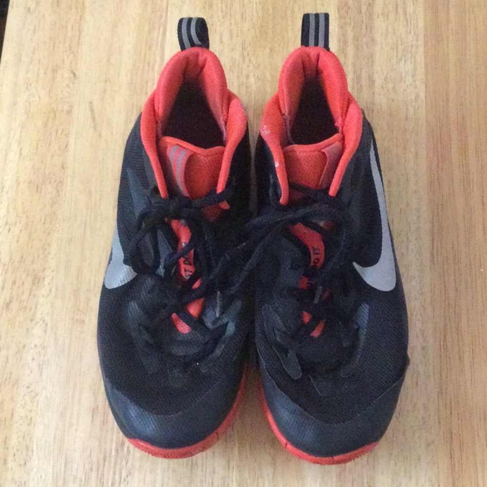 🌞 Nike Distressed High Tops Black & Red white outer swoosh Red inner size 4.5